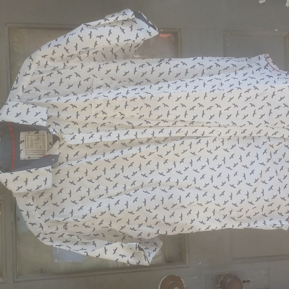 Men's short sleeve button down size med